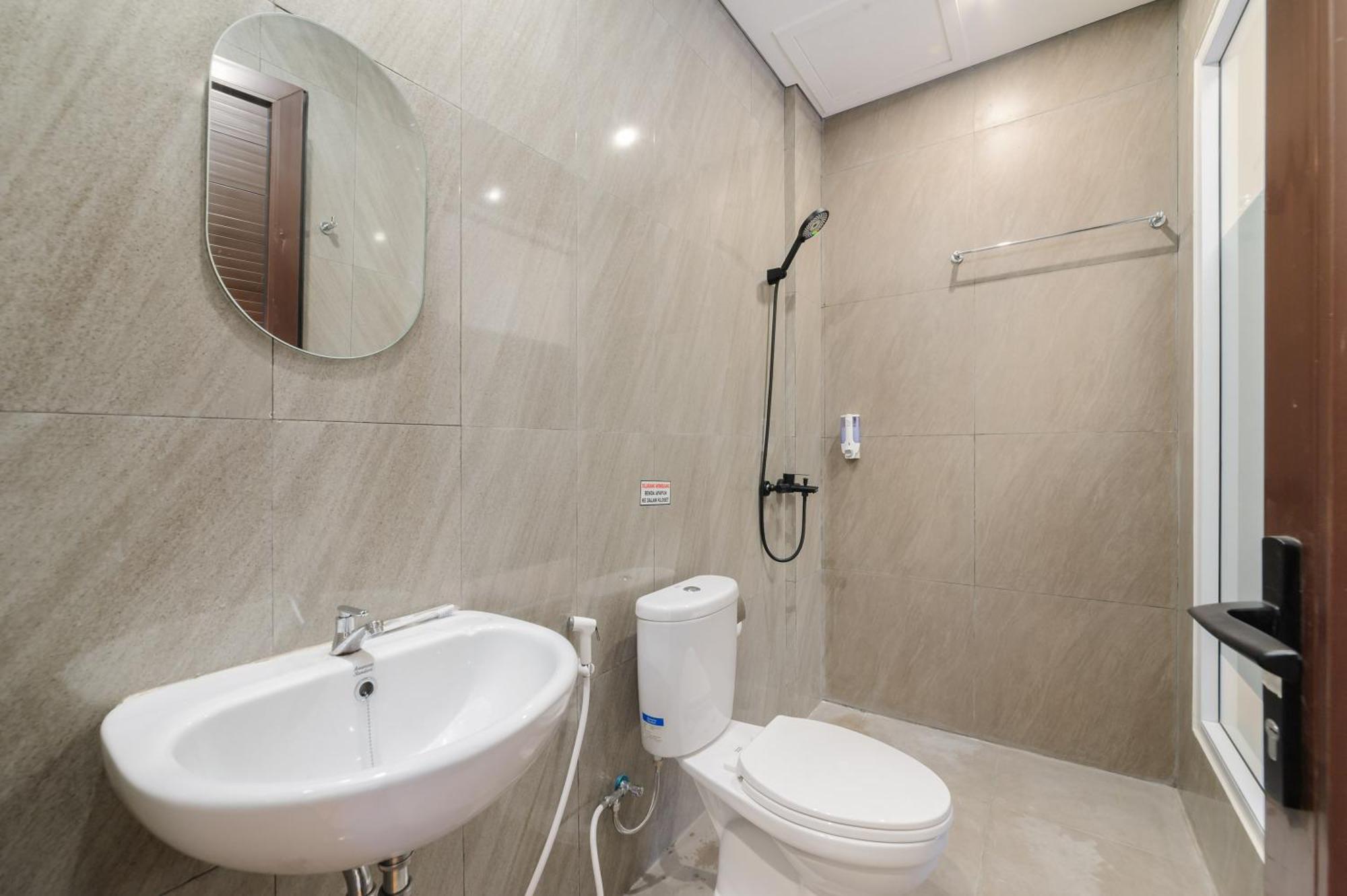 Sans Hotel Tajur Bogor Bantarkamang エクステリア 写真