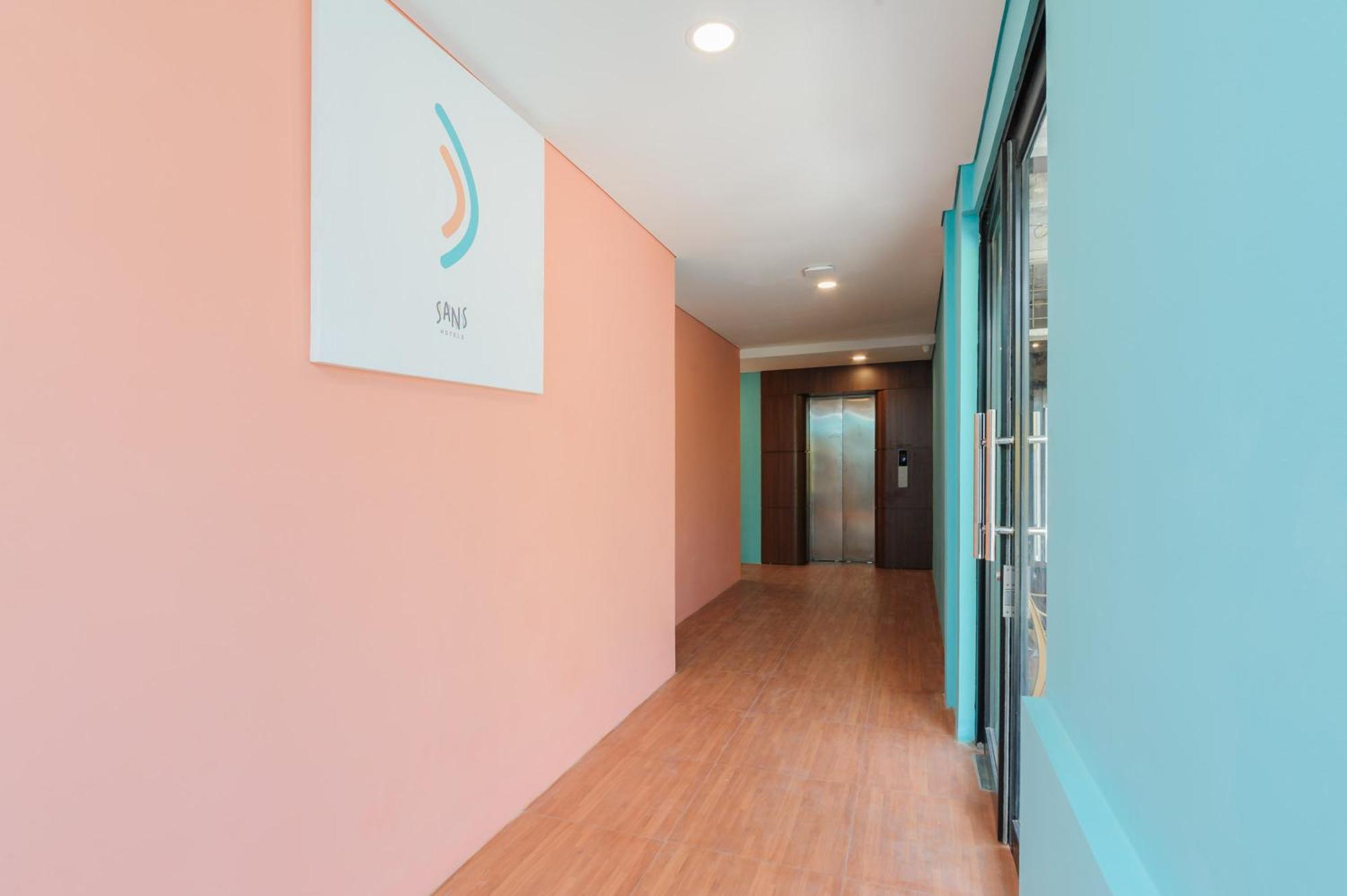 Sans Hotel Tajur Bogor Bantarkamang エクステリア 写真