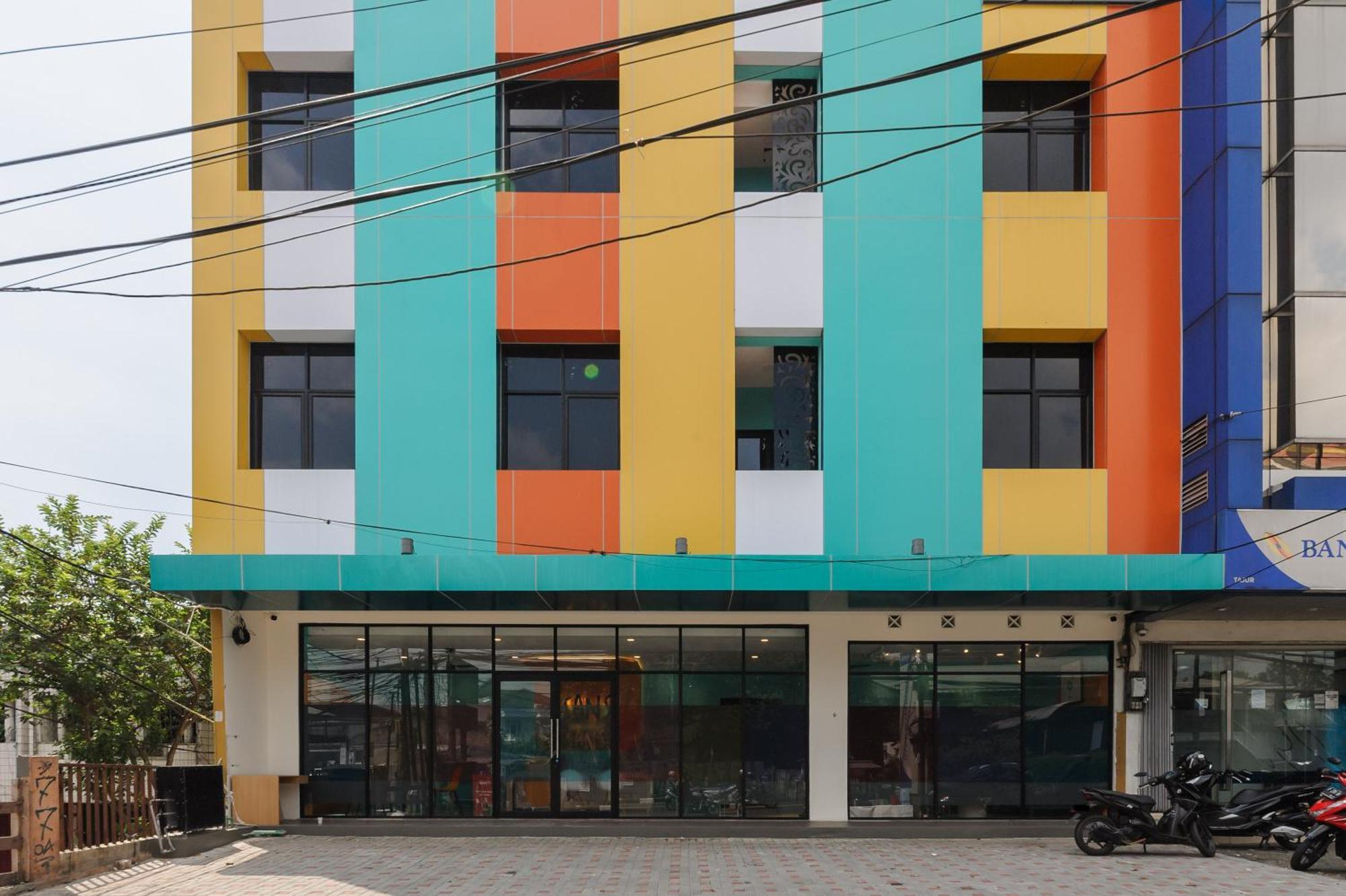 Sans Hotel Tajur Bogor Bantarkamang エクステリア 写真