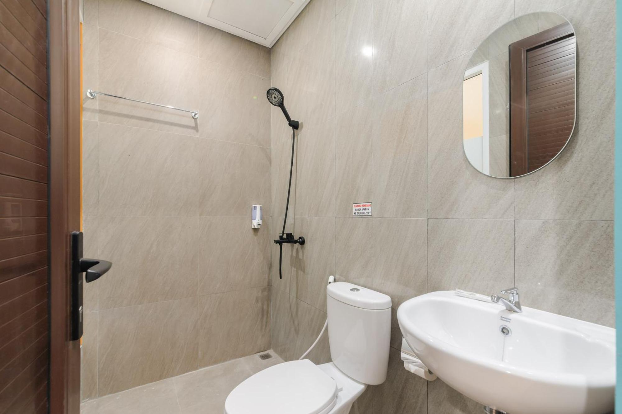 Sans Hotel Tajur Bogor Bantarkamang エクステリア 写真