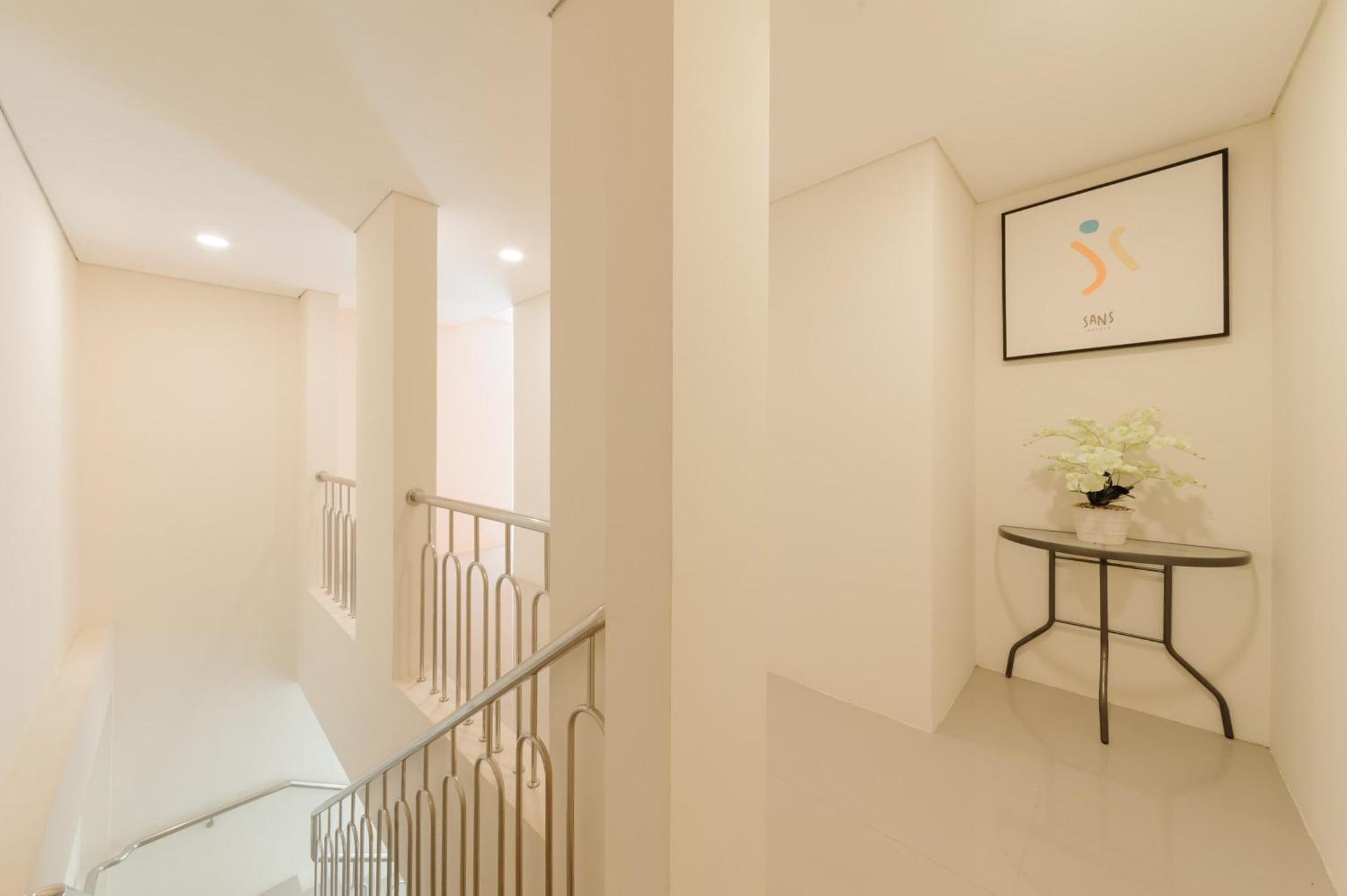 Sans Hotel Tajur Bogor Bantarkamang エクステリア 写真